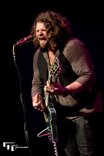 JD Simo on guitar & vocals