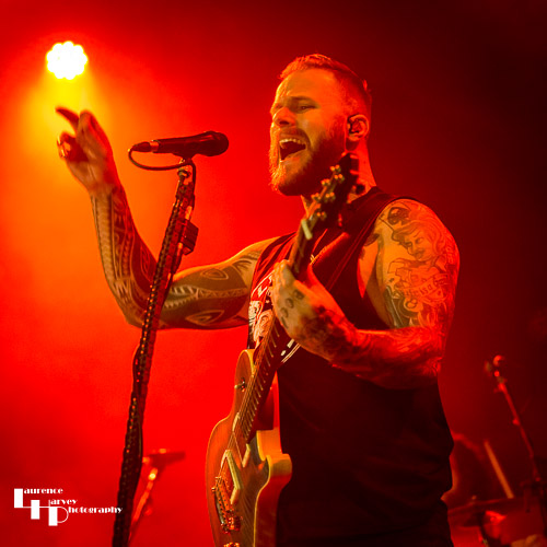 Kris Barras on guitar & vocals