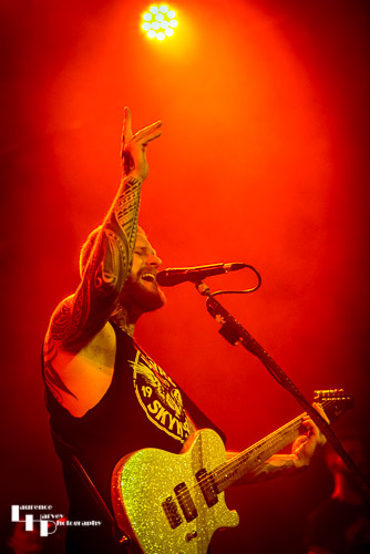 Kris Barras on guitar & vocals