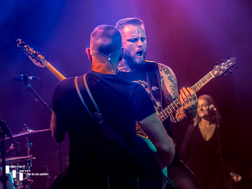 Kris Barras on guitar & vocals, Elliott Blackler on bass