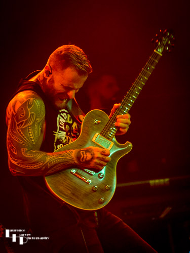 Kris Barras on guitar & vocals