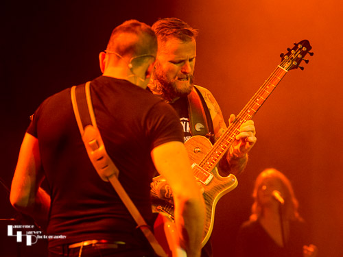 Kris Barras on guitar & vocals, Elliott Blackler on bass