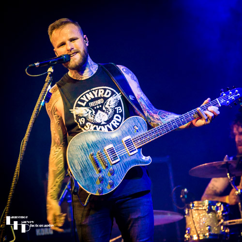 Kris Barras on guitar & vocals