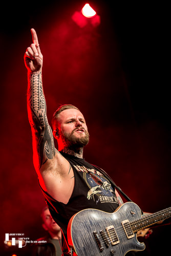 Kris Barras on guitar & vocals