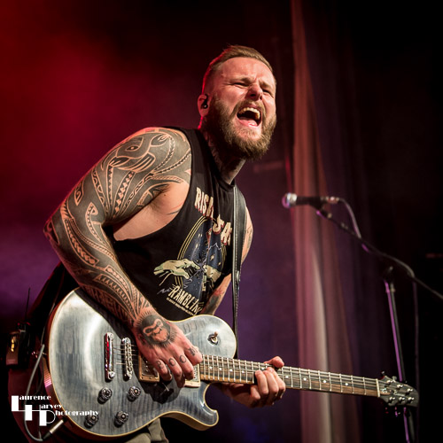 Kris Barras on guitar & vocals