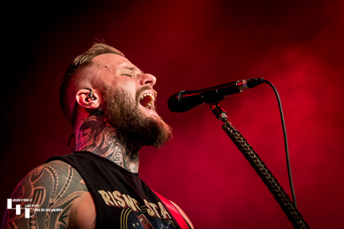 Kris Barras on guitar & vocals