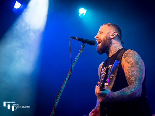 Kris Barras on guitar & vocals