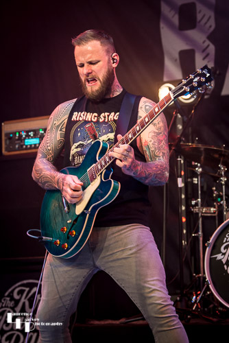 Kris Barras on guitar & vocals