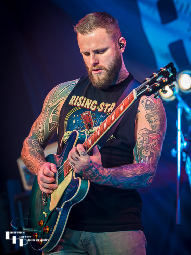 Kris Barras on guitar & vocals