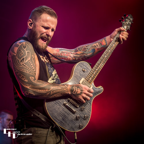 Kris Barras on guitar & vocals