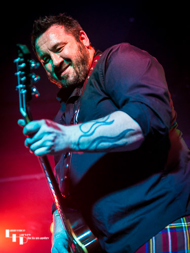 Alan Nimmo on guitar & vocals