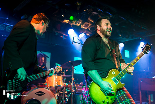Alan Nimmo on guitar & vocals, Lindsay Coulson on bass