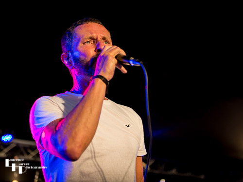 Mo Birch on backing vocals & percussion