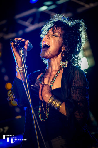 Mo Birch on backing vocals & percussion