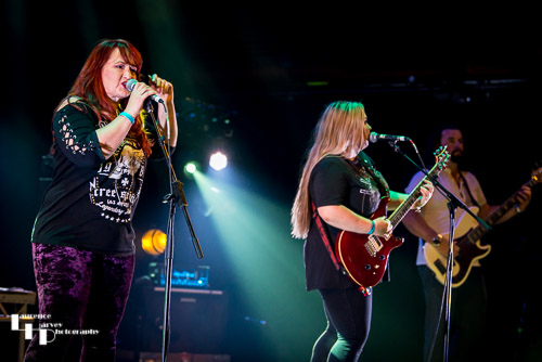 Lee Ainley on vocals, Tori Mai on rhythm guitar & vocals