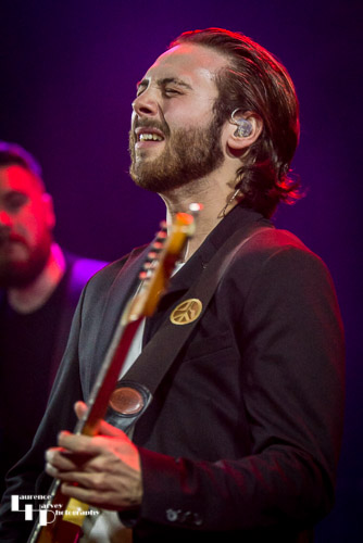 Laurence Jones on guitar & vocals