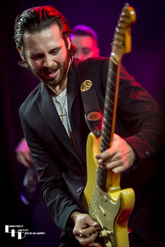 Laurence Jones on guitar & vocals