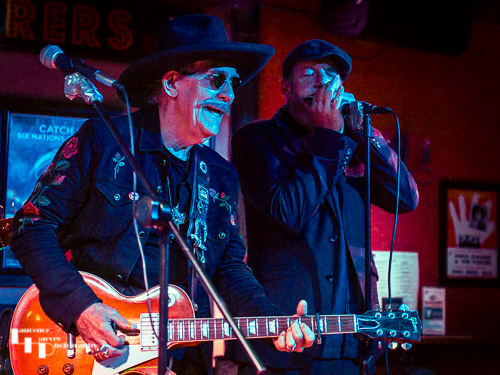 Lightnin' Willie on vocals & guitar, Giles King on harmonica