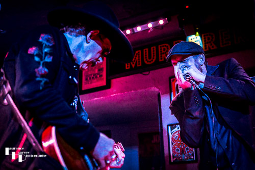 Lightnin' Willie on vocals & guitar, Giles King on harmonica