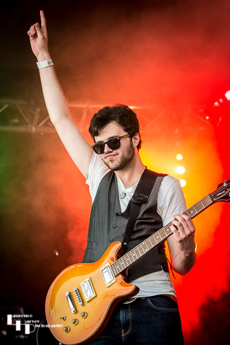 The Mentulls: Andrew Pipe on guitar & vocals