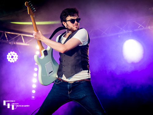 The Mentulls: Andrew Pipe on guitar & vocals