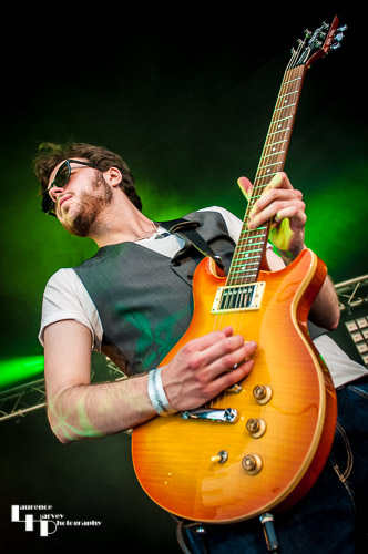 The Mentulls: Andrew Pipe on guitar & vocals