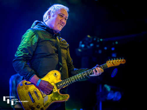 Dennis Greaves on vocals & guitar