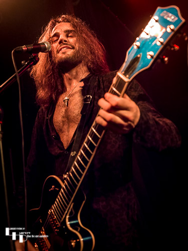 Jack Edwards on lead guitar