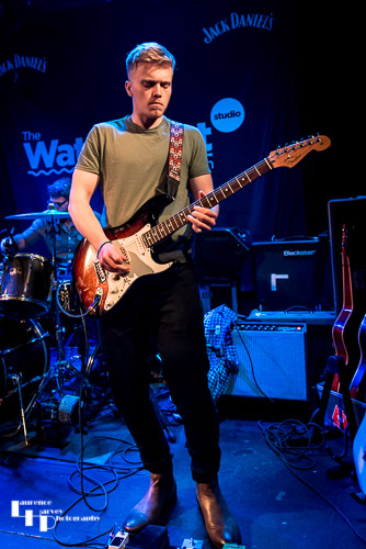 Charlie Richards on lead guitar