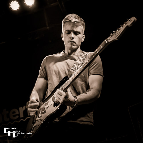 Charlie Richards on lead guitar