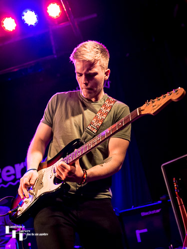 Charlie Richards on lead guitar