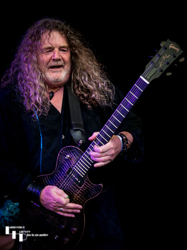 Roadhouse: Danny Gwilym on guitars