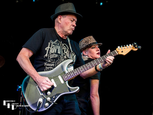Roadhouse: Mandie G on vocals & Gary Boner on guitar