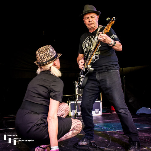 Roadhouse: Mandie G on vocals & Gary Boner on guitar