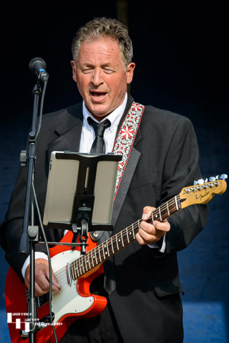 Steve King on guitar