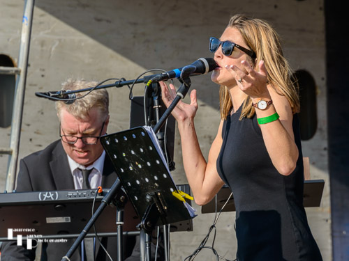Natalie Emms on vocals & Doug Levey on keys