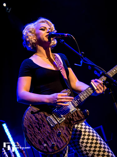 Samantha Fish on vocals & guitar