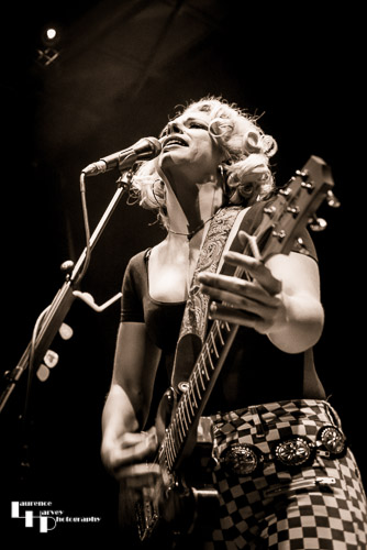 Samantha Fish on vocals & guitar