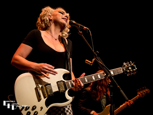 Samantha Fish on vocals & guitar