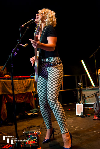 Samantha Fish on vocals & guitar