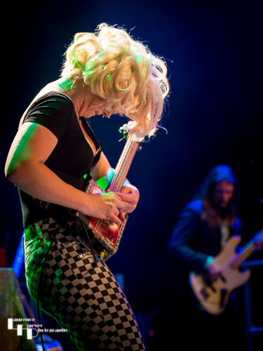 Samantha Fish on vocals & guitar