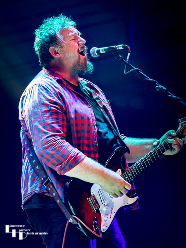Stevie Nimmo on guitar & vocals
