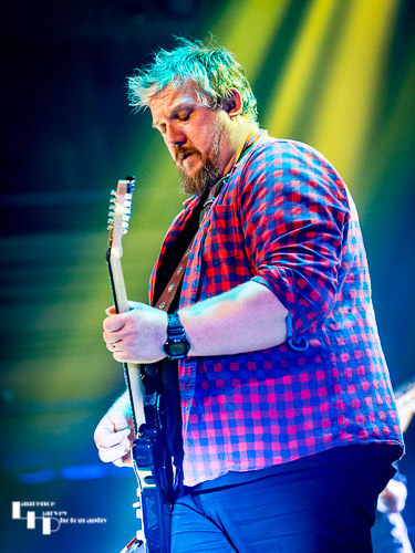 Stevie Nimmo on guitar & vocals