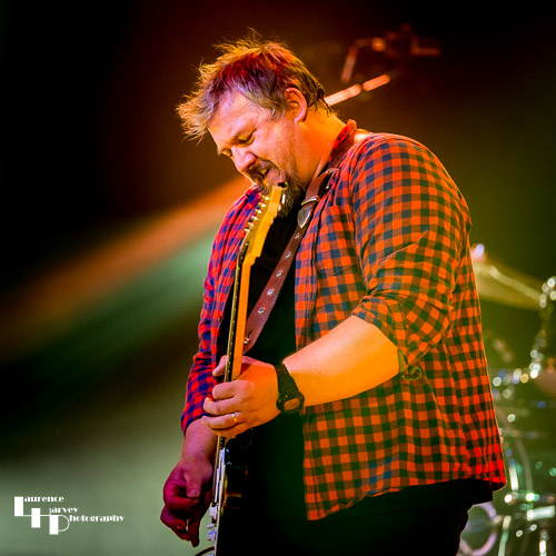 Stevie Nimmo on guitar & vocals