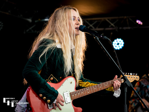 Square Wild: Lucy Shevchuk on vocals & rhythm guitar