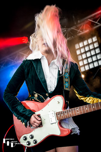 Square Wild: Lucy Shevchuk on vocals & rhythm guitar