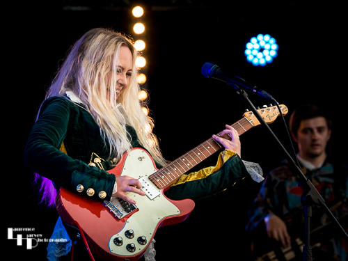 Square Wild: Lucy Shevchuk on vocals & rhythm guitar