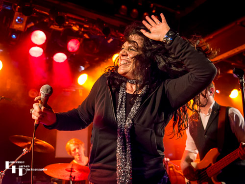 Sari Schorr on vocals