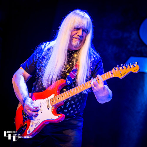 Andy Scott on guitar