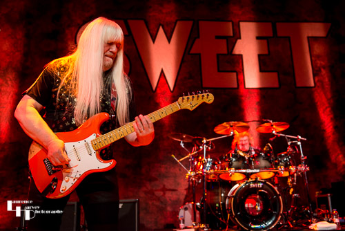 Andy Scott on guitar
